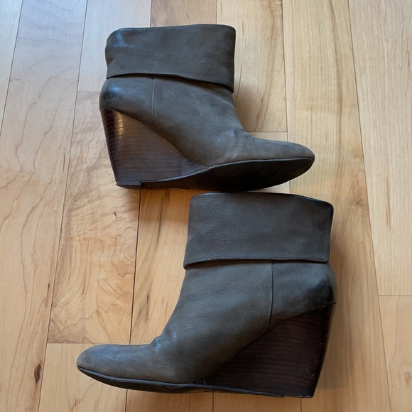 Nine West gray leather booties - Picture 2 of 5